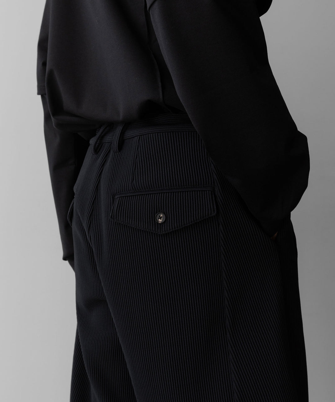 ssstein(シュタイン)のGRADATION PLEATS TWIST SEAM WIDE TROUSERS - BLACKの公式通販サイトsession福岡セレクトショップ