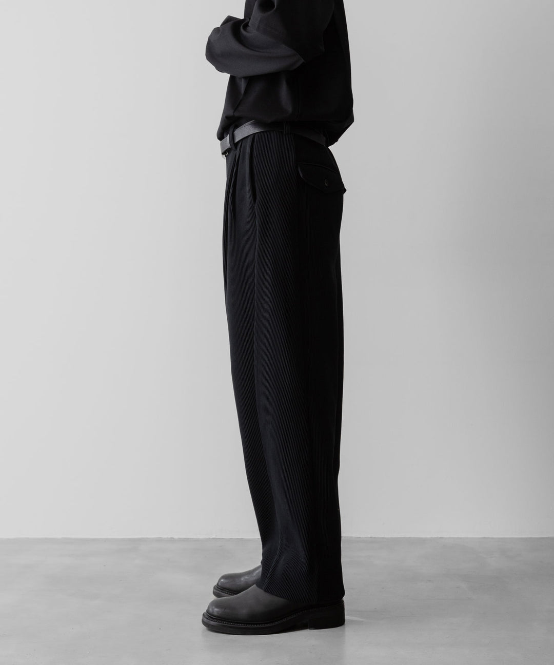 ssstein(シュタイン)のGRADATION PLEATS TWIST SEAM WIDE TROUSERS - BLACKの公式通販サイトsession福岡セレクトショップ