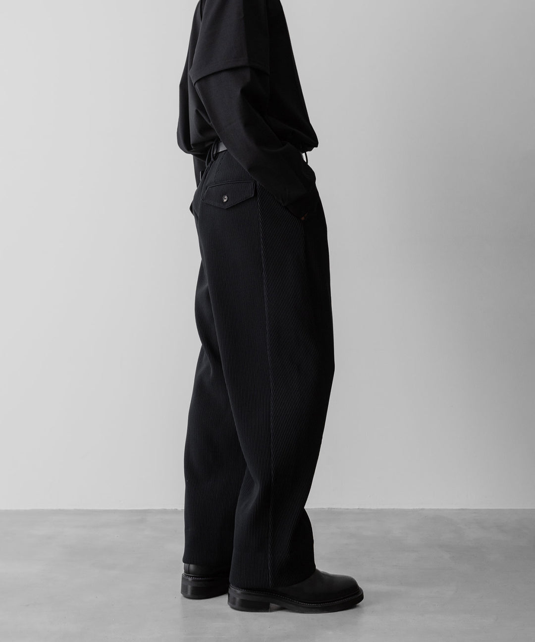 ssstein(シュタイン)のGRADATION PLEATS TWIST SEAM WIDE TROUSERS - BLACKの公式通販サイトsession福岡セレクトショップ