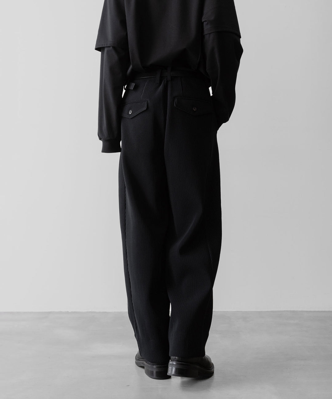ssstein(シュタイン)のGRADATION PLEATS TWIST SEAM WIDE TROUSERS - BLACKの公式通販サイトsession福岡セレクトショップ
