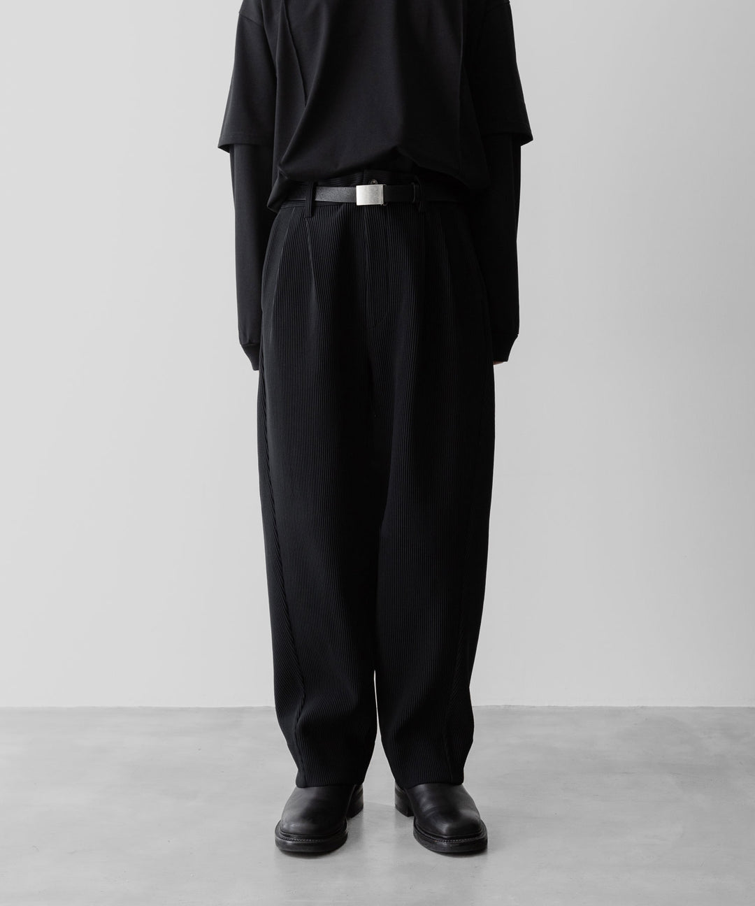 ssstein(シュタイン)のGRADATION PLEATS TWIST SEAM WIDE TROUSERS - BLACKの公式通販サイトsession福岡セレクトショップ