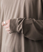 画像をギャラリービューアに読み込む, ssstein(シュタイン)のSUVIN COTTON BASIC LS TEE - KHAKIの公式通販サイトsession福岡セレクトショップ
