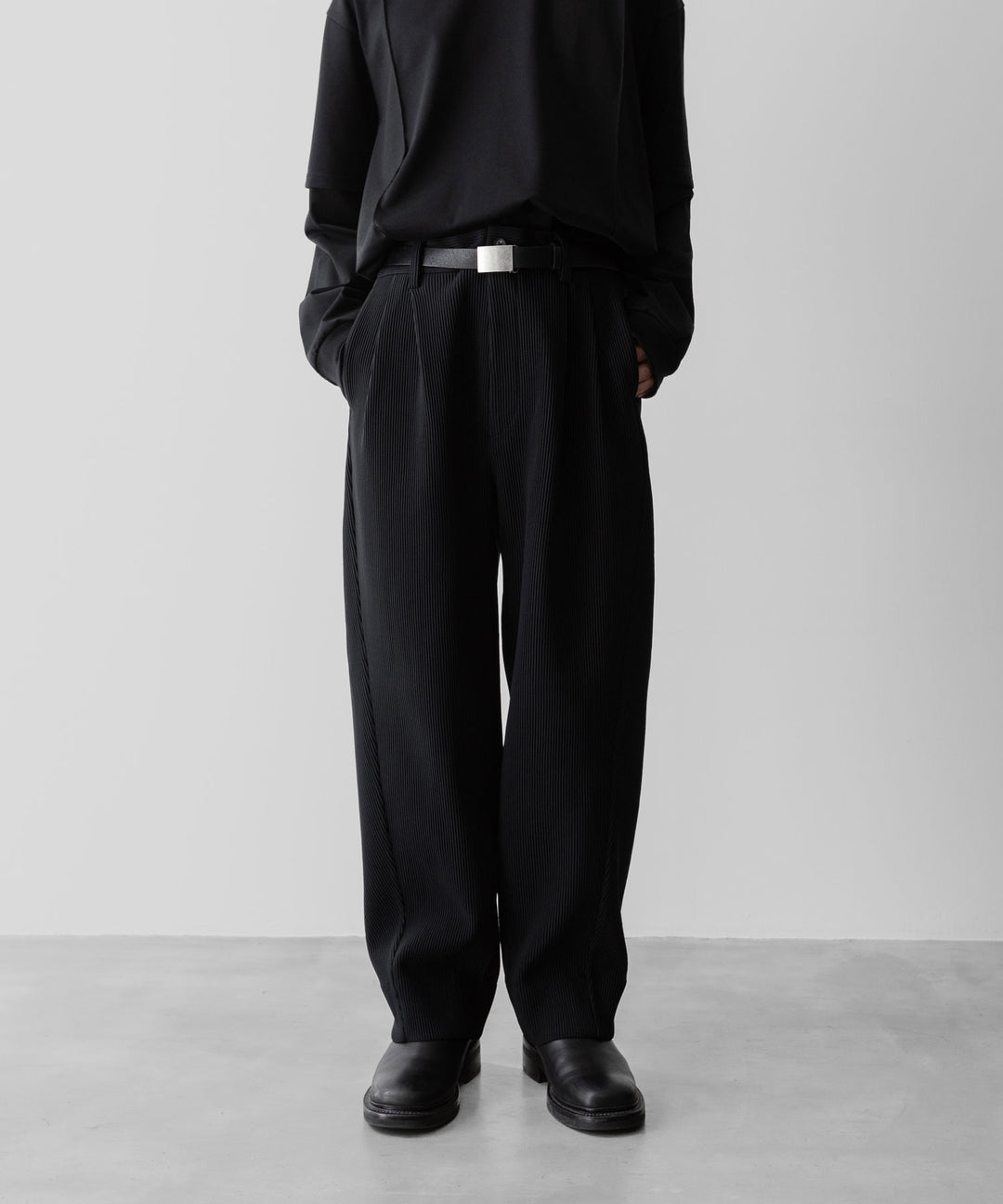 ssstein(シュタイン)のGRADATION PLEATS TWIST SEAM WIDE TROUSERS - BLACKの公式通販サイトsession福岡セレクトショップ