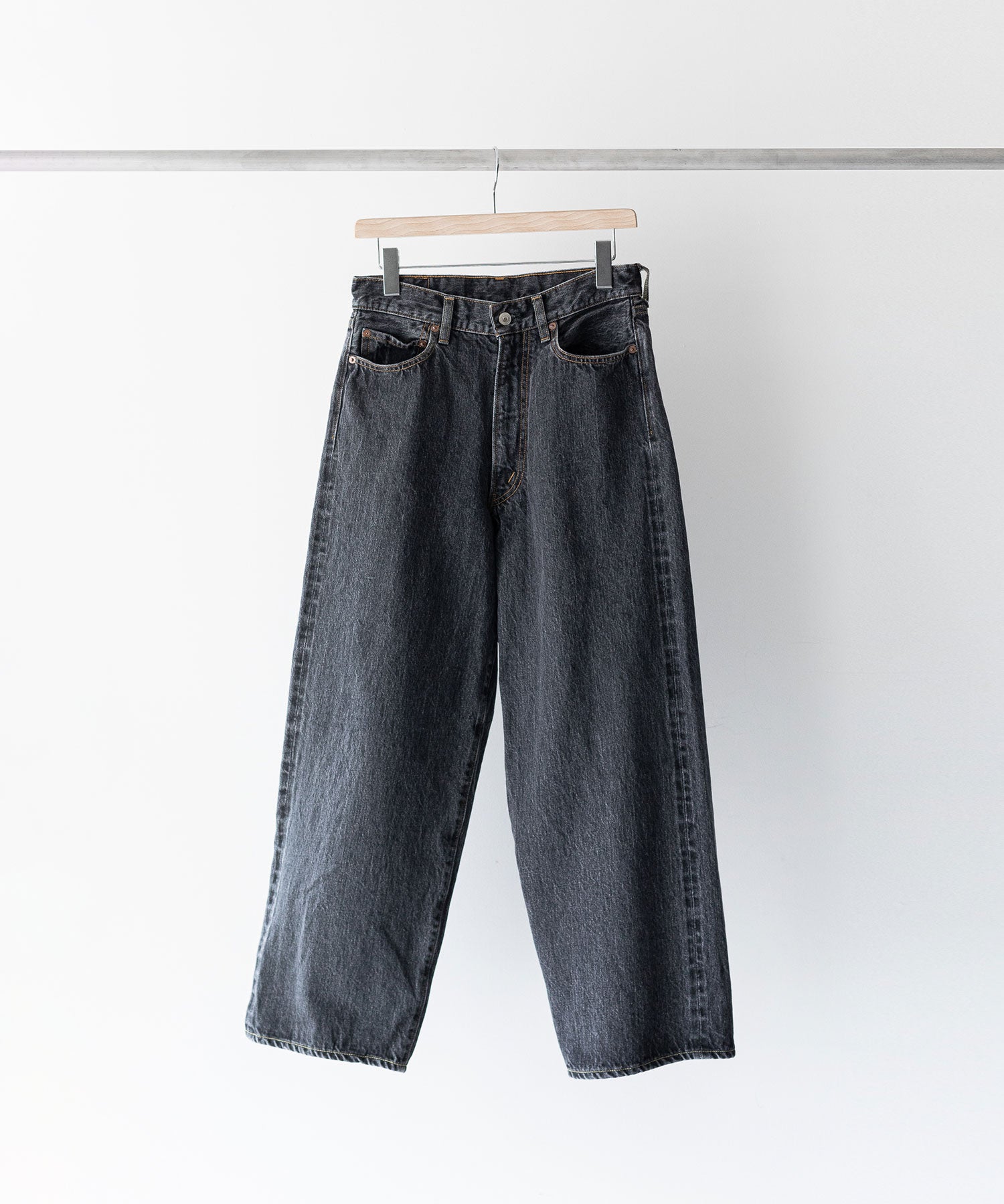 【INTÉRIM】インテリムのバギーデニム 40’S MIL BAGGY ZIPPED USED SHUTTLE DENIM TROUSERS - U.BLACK