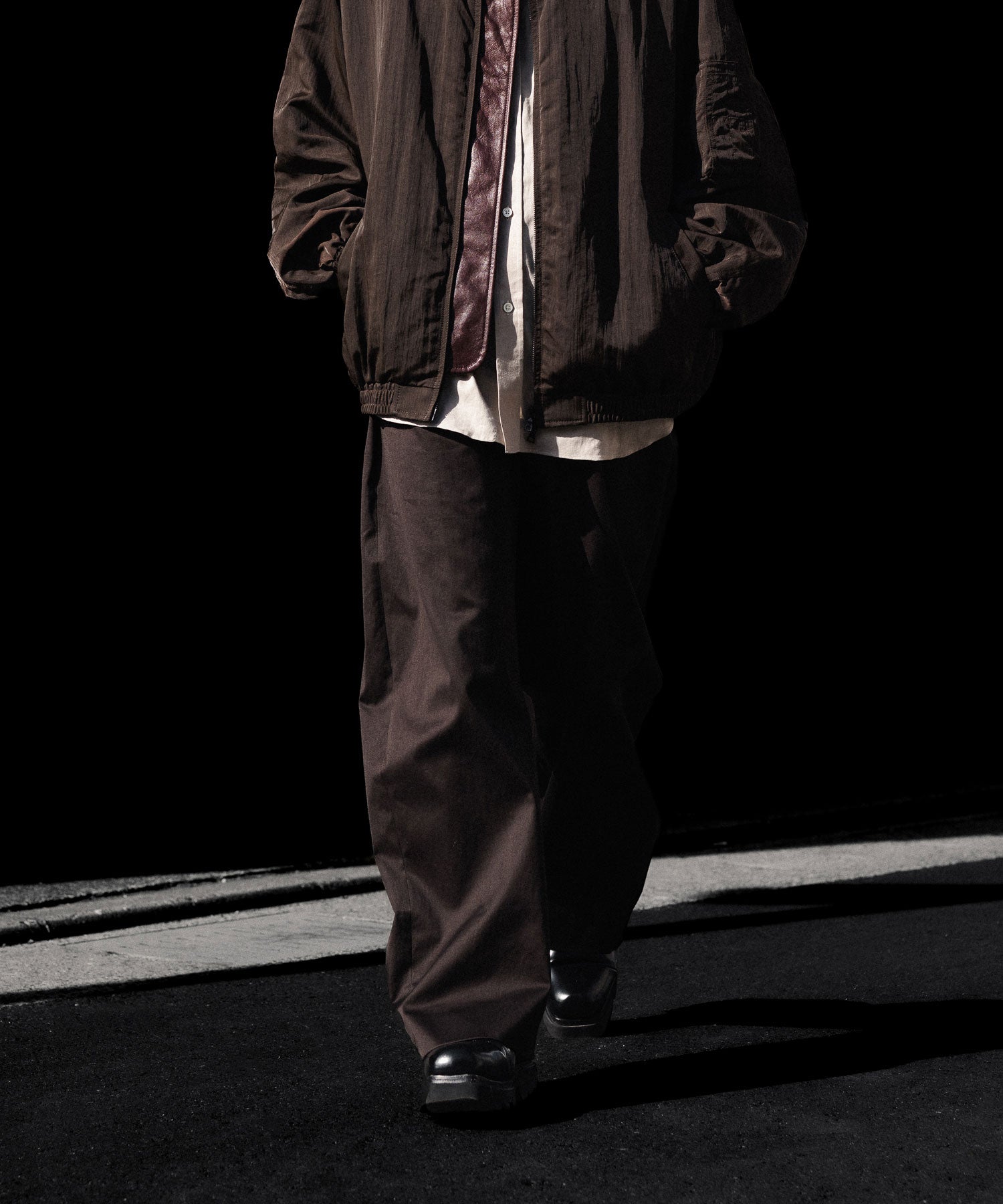 ssstein / シュタイン】COTTON SATIN ROUND PANTS - DARK BROWN | 公式