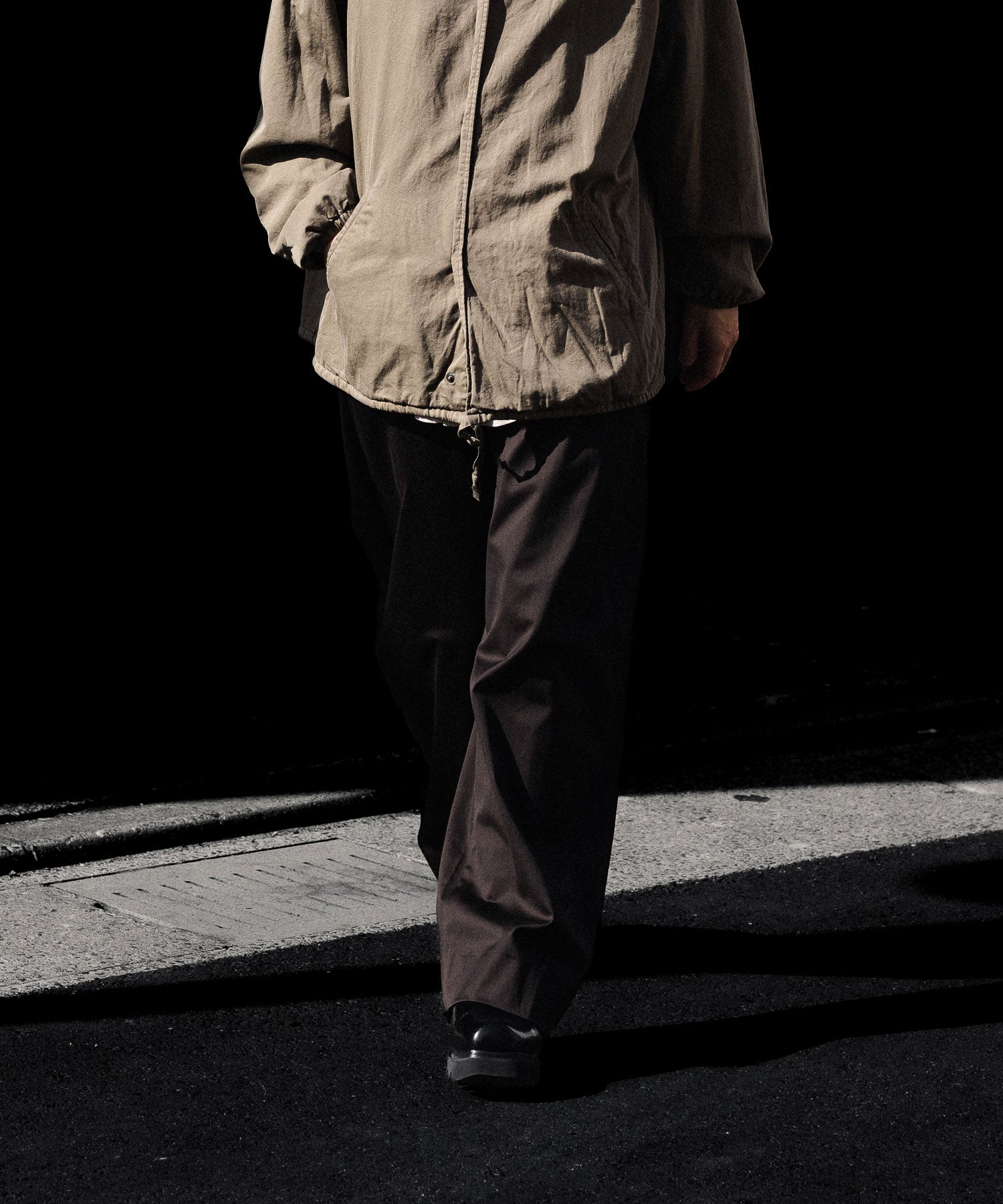 ssstein / シュタイン】COTTON SATIN ROUND PANTS - DARK BROWN | 公式
