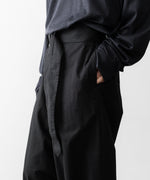 画像をギャラリービューアに読み込む, INTÉRIM インテリムのBLACK SURFAR GARMENT DYE BELTED FRENCH ARMY MIL BAGGY TROUSERのBLACK公式通販サイトsession福岡セレクトショップ
