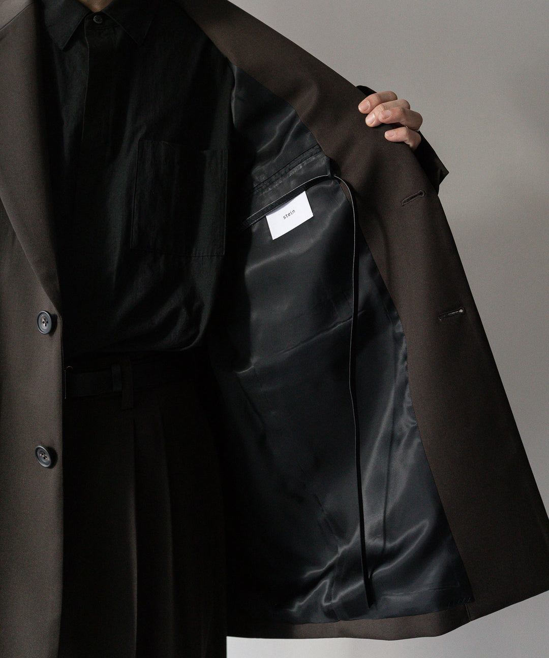 stein(シュタイン)の24SSコレクションOVERSIZED SINGLE BREASTED LONG JACKETのMILITARY KHAKI sessionセッション福岡セレクトショップ 公式通販サイト