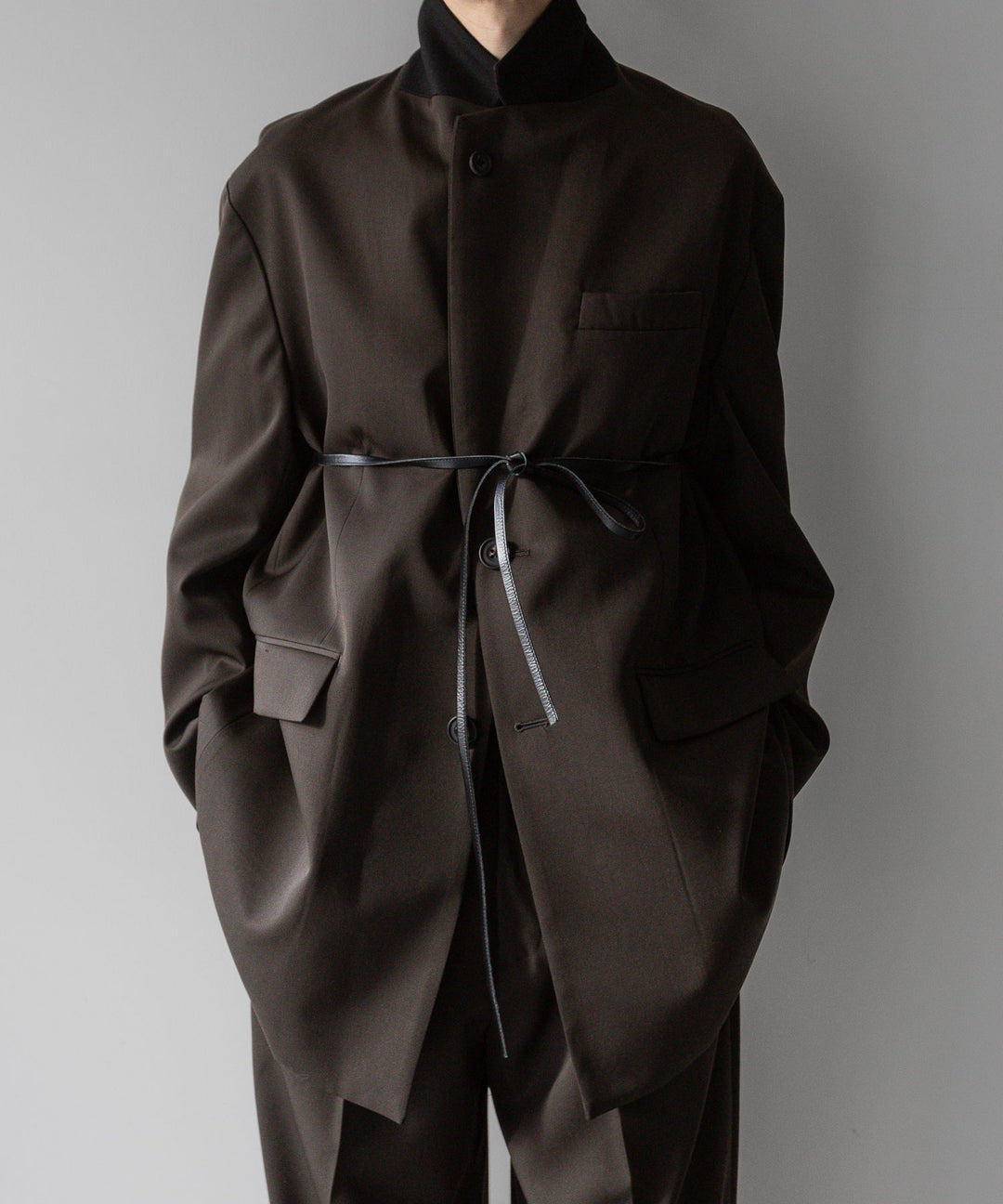 stein(シュタイン)の24SSコレクションOVERSIZED SINGLE BREASTED LONG JACKETのMILITARY KHAKI sessionセッション福岡セレクトショップ 公式通販サイト