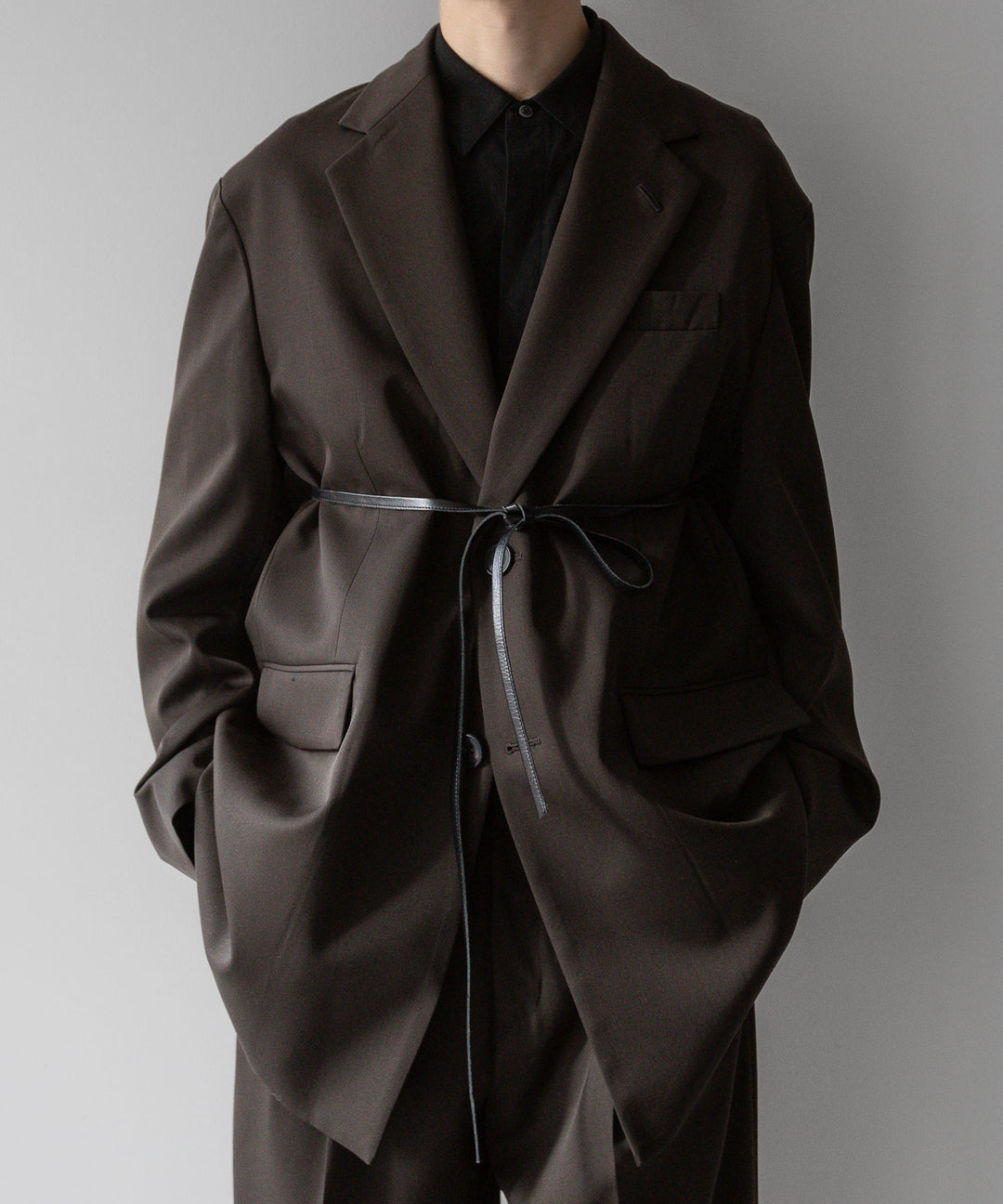 stein(シュタイン)の24SSコレクションOVERSIZED SINGLE BREASTED LONG JACKETのMILITARY KHAKI sessionセッション福岡セレクトショップ 公式通販サイト