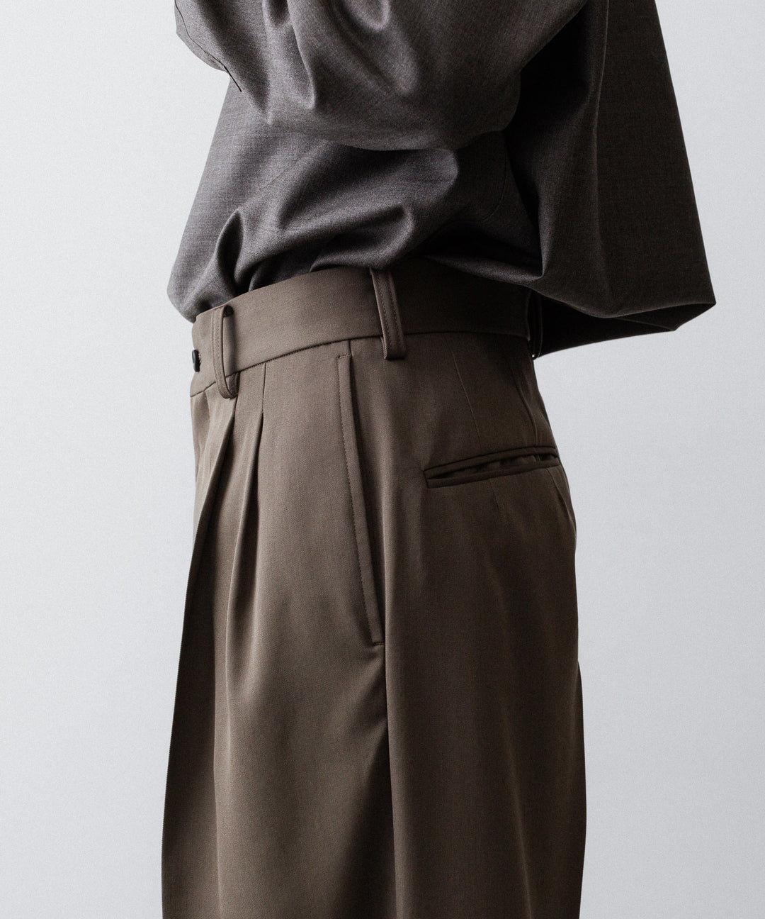 ssstein(シュタイン)のLONG WIDE TROUSERS (2/90 WOOL GABARDINE) - DARK BEIGEの公式通販サイトsession福岡セレクトショップ