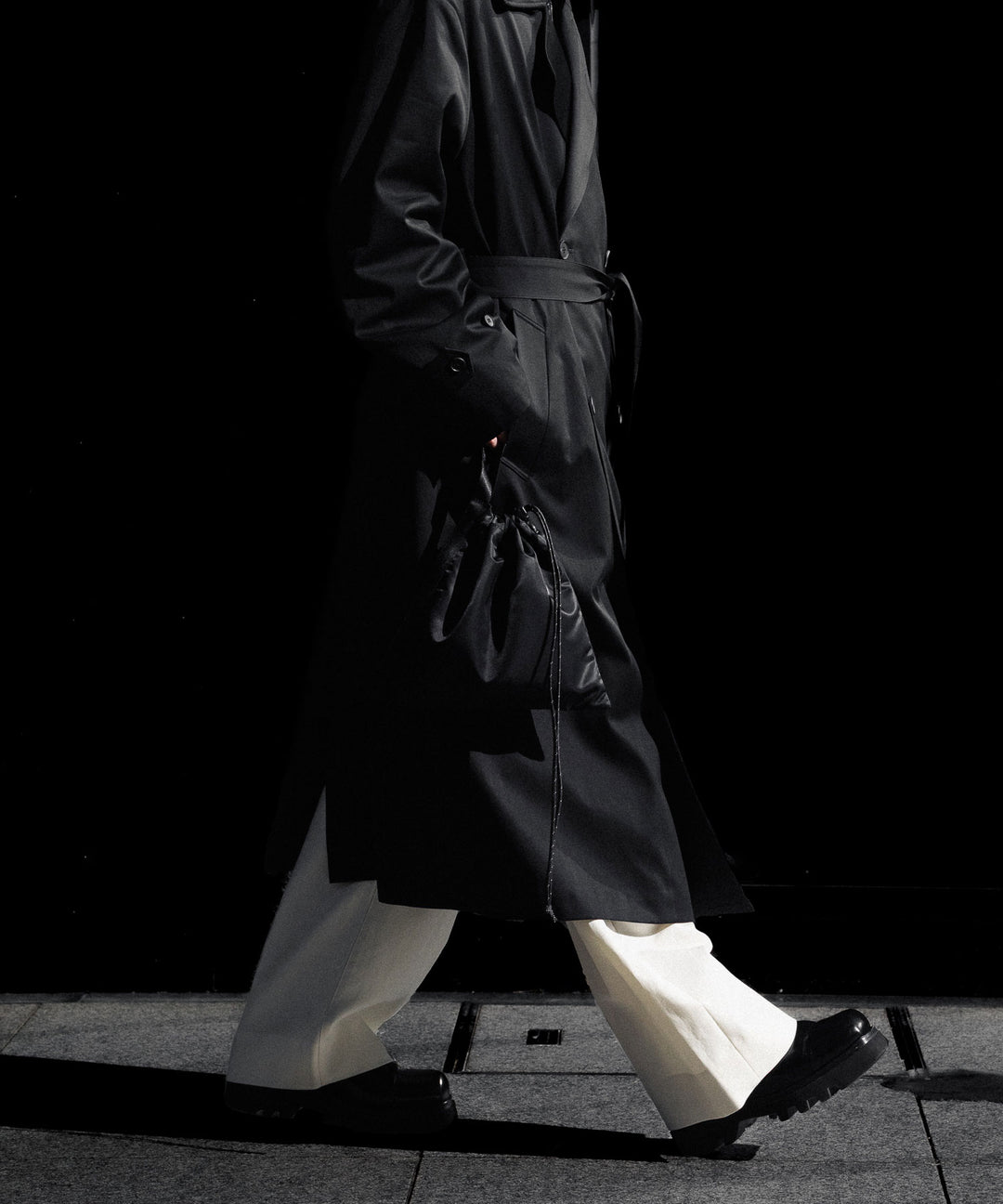ssstein(シュタイン)のCOTTON SATIN OVERSIZED DOUBLE BREASTED COAT - BLACKの公式通販サイトsession福岡セレクトショップ