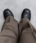 画像をギャラリービューアに読み込む, ssstein(シュタイン)のLONG WIDE TROUSERS (2/90 WOOL GABARDINE) - DARK BEIGEの公式通販サイトsession福岡セレクトショップ
