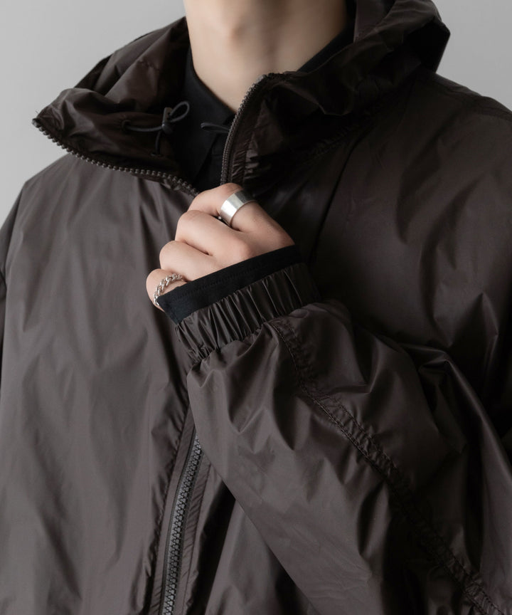 ssstein(シュタイン)のEXTRA LIGHT NYLON SHIRRED ZIP HOOD JACKET - DARK BROWNの公式通販サイトsession福岡セレクトショップ