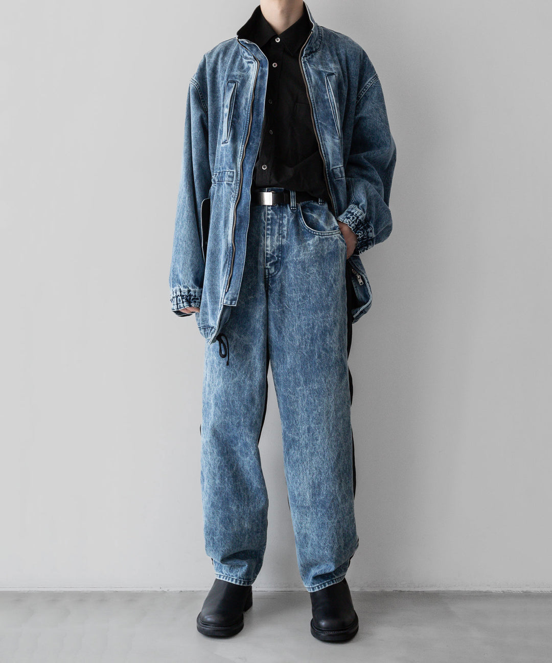 stein(シュタイン)の24SSコレクションNYLON COMBINATION CHEMICAL BLEACHED DENIM JEANSのINDIGO