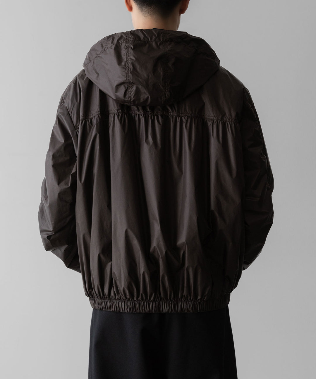ssstein(シュタイン)のEXTRA LIGHT NYLON SHIRRED ZIP HOOD JACKET - DARK BROWNの公式通販サイトsession福岡セレクトショップ
