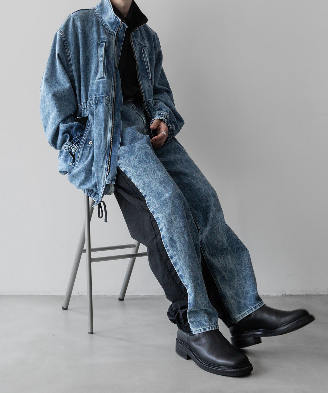 stein(シュタイン)の24SSコレクションNYLON COMBINATION CHEMICAL BLEACHED DENIM JEANSのINDIGO