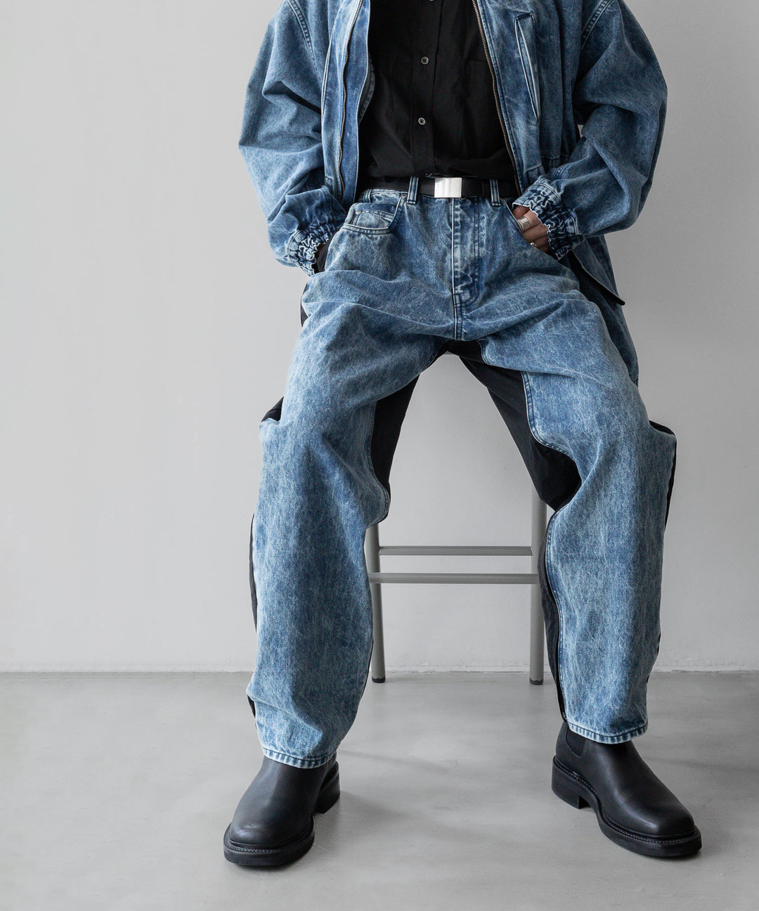 stein(シュタイン)の24SSコレクションNYLON COMBINATION CHEMICAL BLEACHED DENIM JEANSのINDIGO