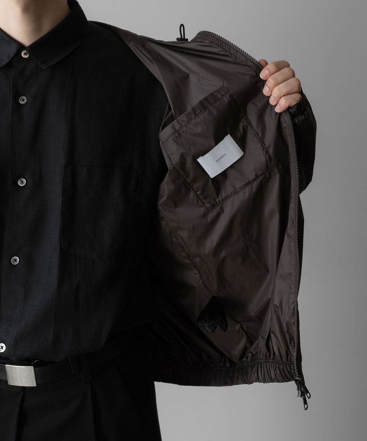 ssstein(シュタイン)のEXTRA LIGHT NYLON SHIRRED ZIP HOOD JACKET - DARK BROWNの公式通販サイトsession福岡セレクトショップ