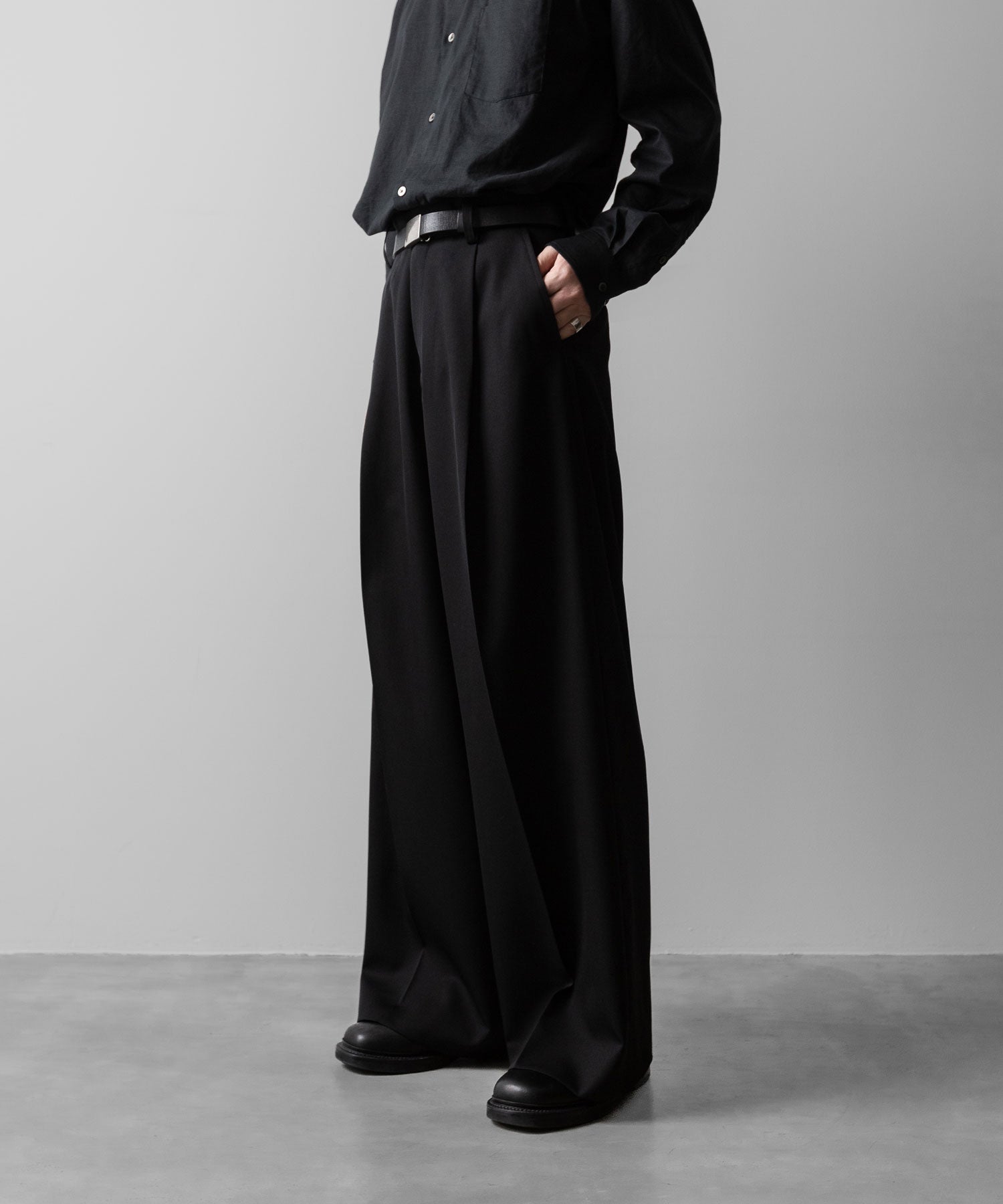 ssstein(シュタイン)のEXTRA WIDE TROUSERS(2/90 WOOL GABARDINE) - BLACKの公式通販サイトsession福岡セレクトショップ