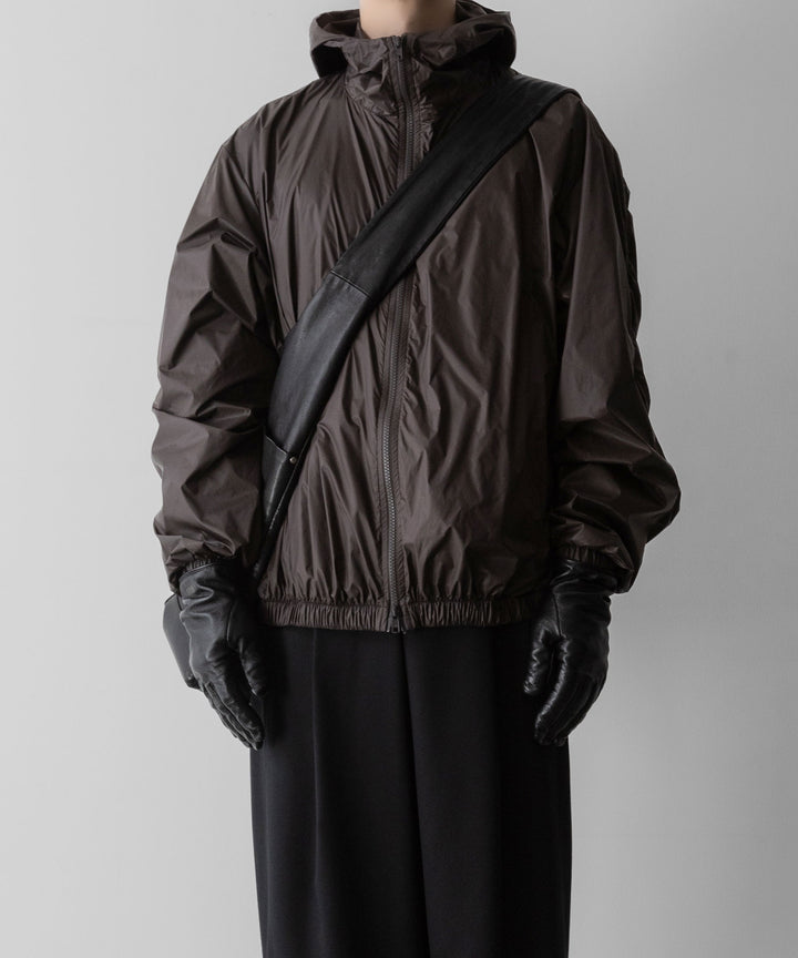 ssstein(シュタイン)のEXTRA LIGHT NYLON SHIRRED ZIP HOOD JACKET - DARK BROWNの公式通販サイトsession福岡セレクトショップ
