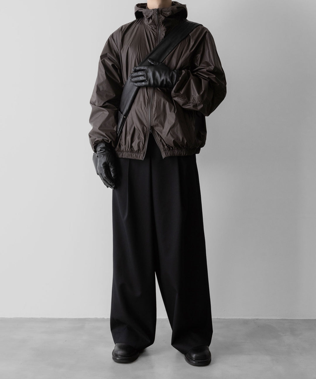 ssstein(シュタイン)のEXTRA LIGHT NYLON SHIRRED ZIP HOOD JACKET - DARK BROWNの公式通販サイトsession福岡セレクトショップ