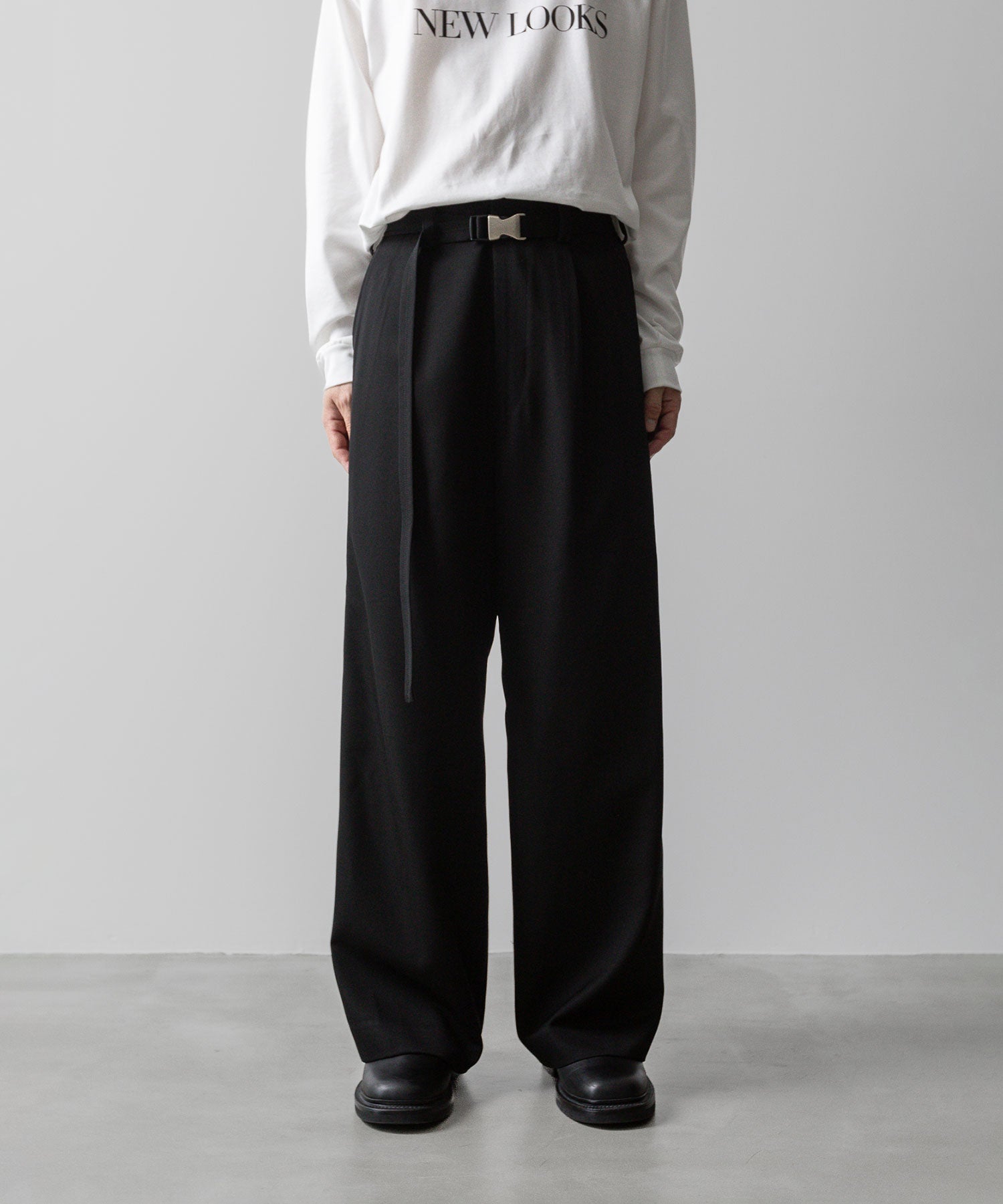 UJOH ウジョーのBELTED WIDE STRAIGHT PNT BLACKの公式通販サイトsession福岡セレクトショップ