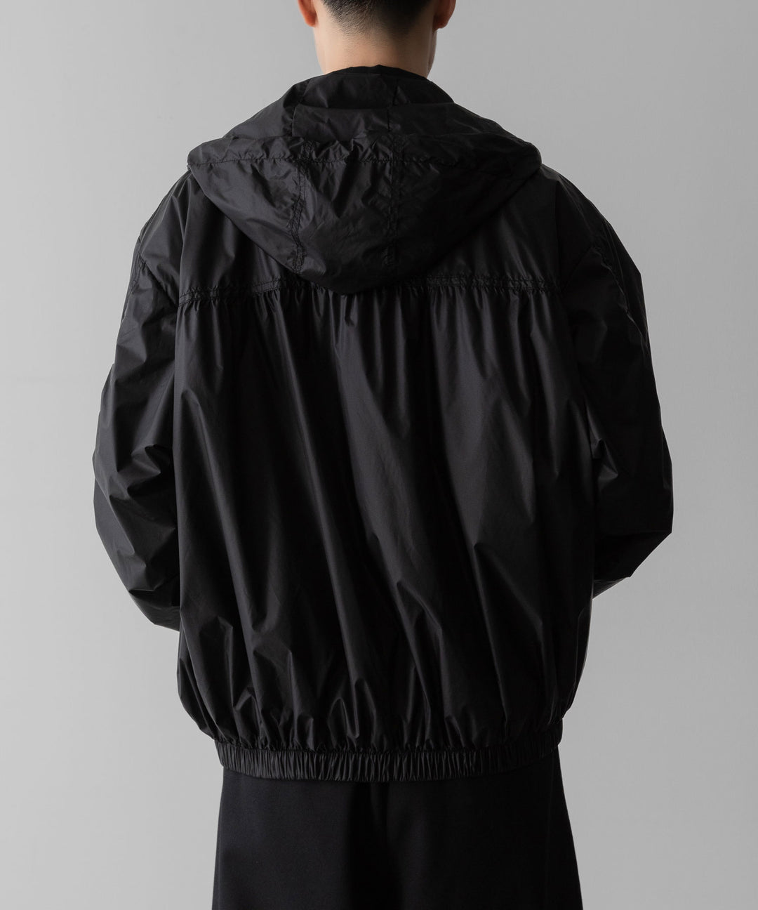 ssstein(シュタイン)のEXTRA LIGHT NYLON SHIRRED ZIP HOOD JACKET -BLACKの公式通販サイトsession福岡セレクトショップ