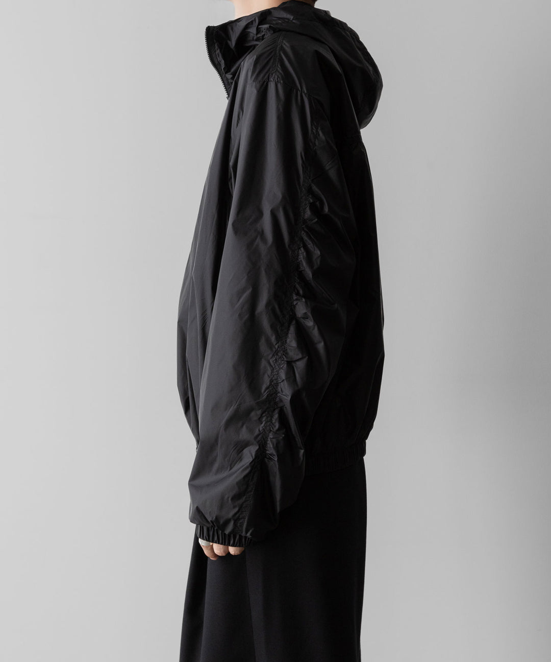 ssstein(シュタイン)のEXTRA LIGHT NYLON SHIRRED ZIP HOOD JACKET -BLACKの公式通販サイトsession福岡セレクトショップ