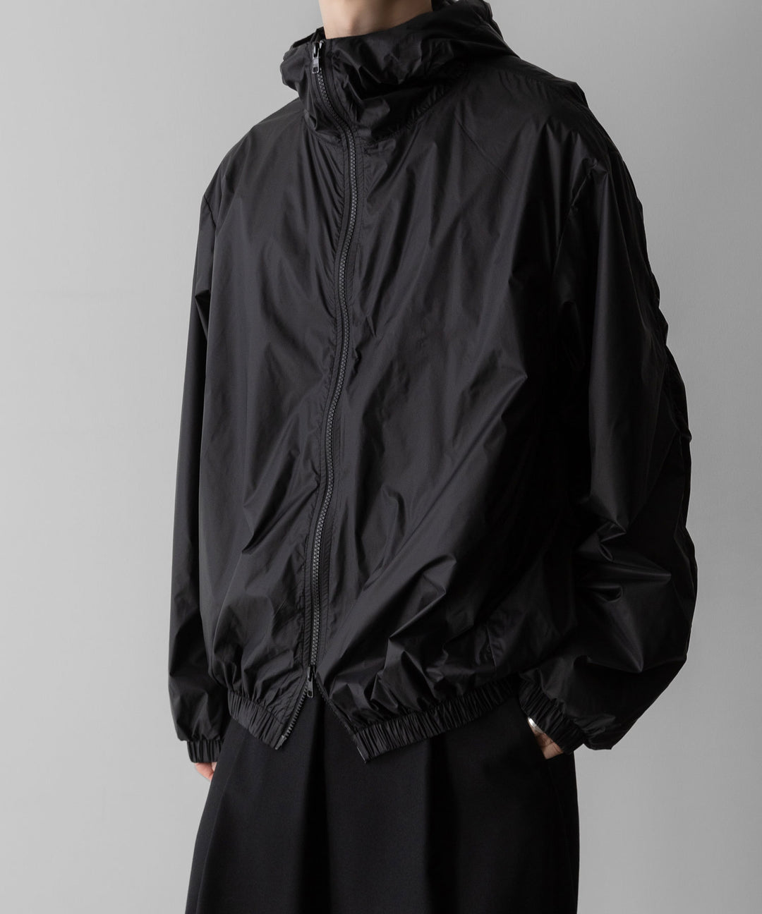 ssstein(シュタイン)のEXTRA LIGHT NYLON SHIRRED ZIP HOOD JACKET -BLACKの公式通販サイトsession福岡セレクトショップ