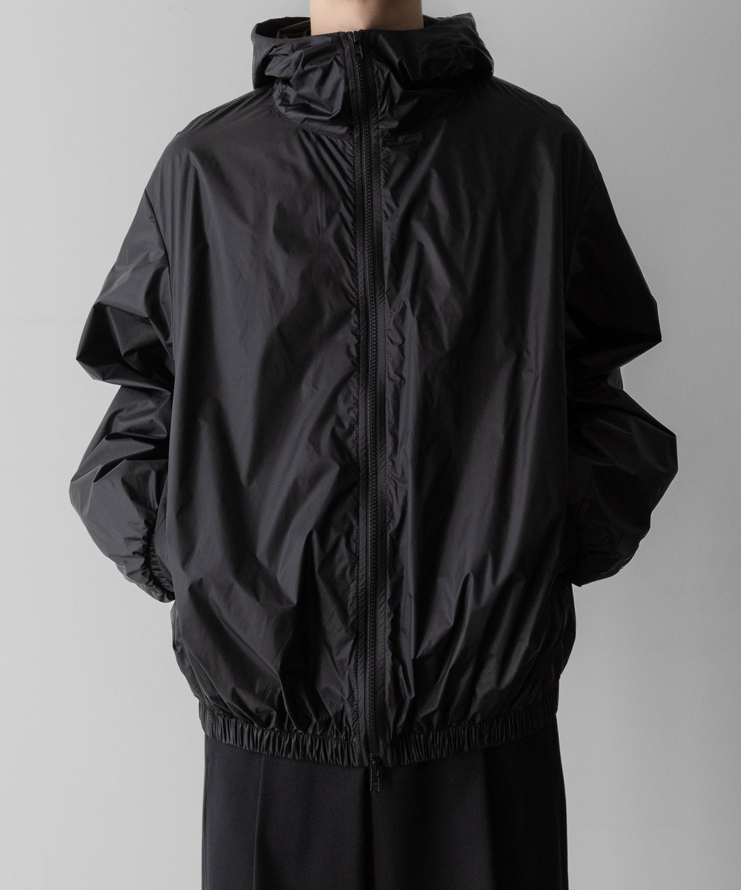 ssstein(シュタイン)のEXTRA LIGHT NYLON SHIRRED ZIP HOOD JACKET -BLACKの公式通販サイトsession福岡セレクトショップ