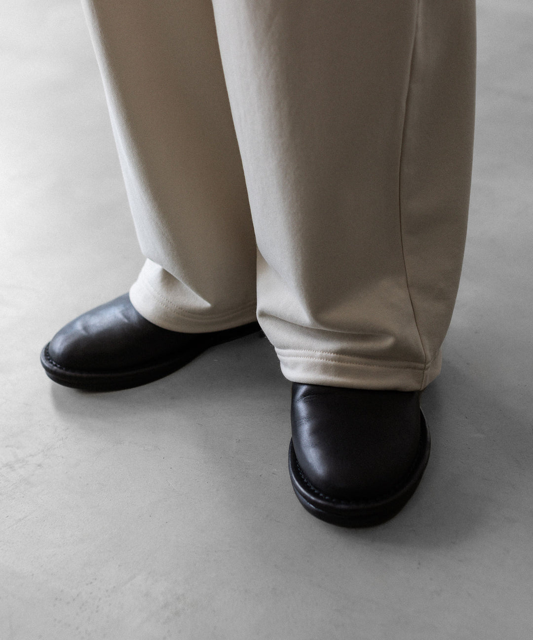 【KANEMASA PHIL.】28G CUPRO EASY PANTS - WHITE