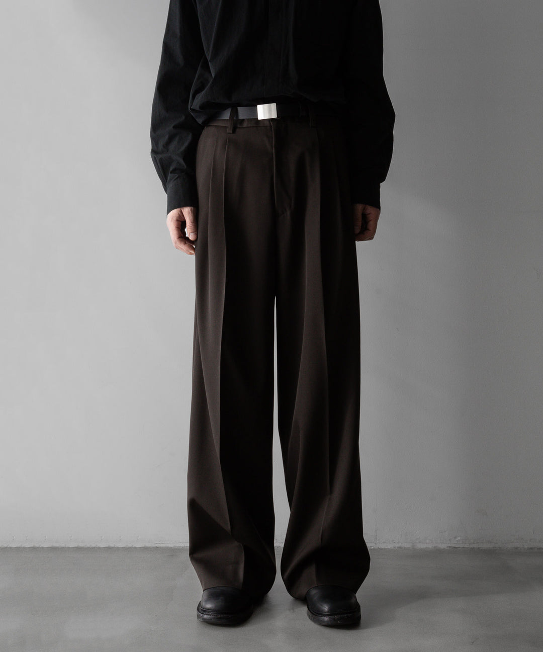 stein(シュタイン)の24SSコレクションLONG WIDE TROUSERSのMILITARY KHAKI sessionセッション福岡セレクトショップ 公式通販サイト