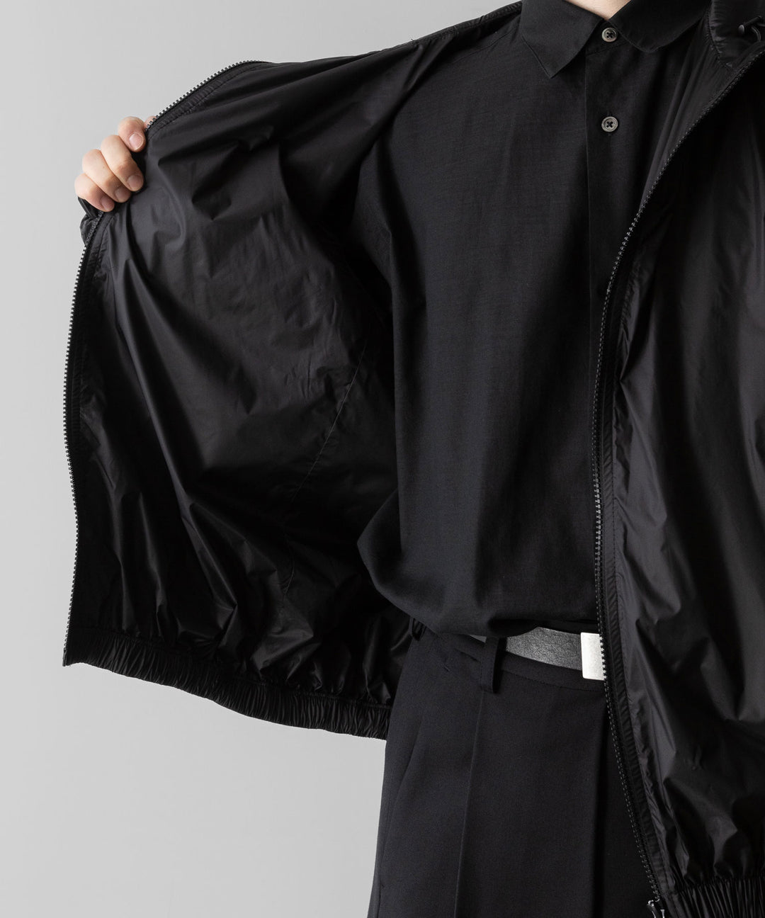 ssstein(シュタイン)のEXTRA LIGHT NYLON SHIRRED ZIP HOOD JACKET -BLACKの公式通販サイトsession福岡セレクトショップ