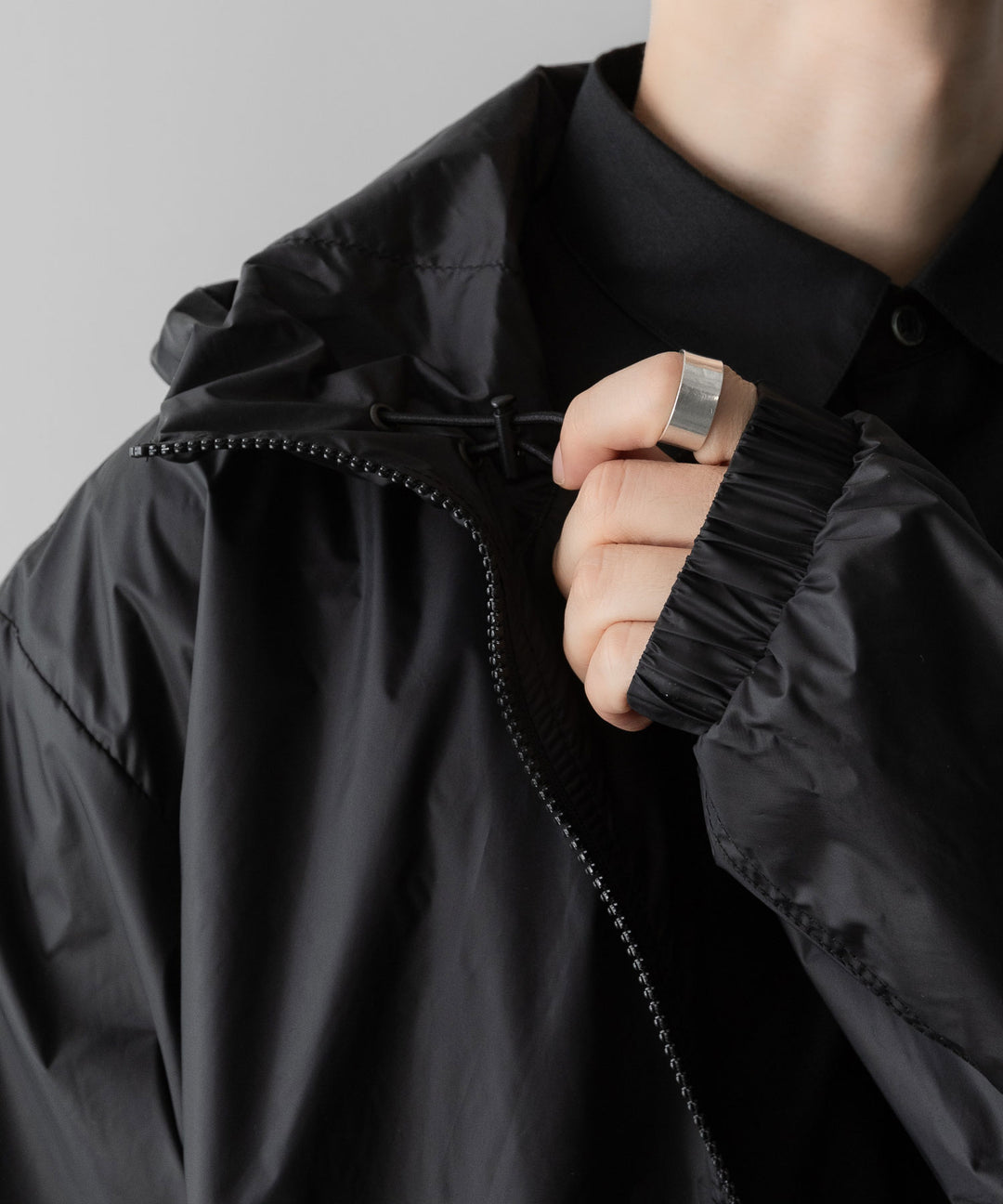 ssstein(シュタイン)のEXTRA LIGHT NYLON SHIRRED ZIP HOOD JACKET -BLACKの公式通販サイトsession福岡セレクトショップ