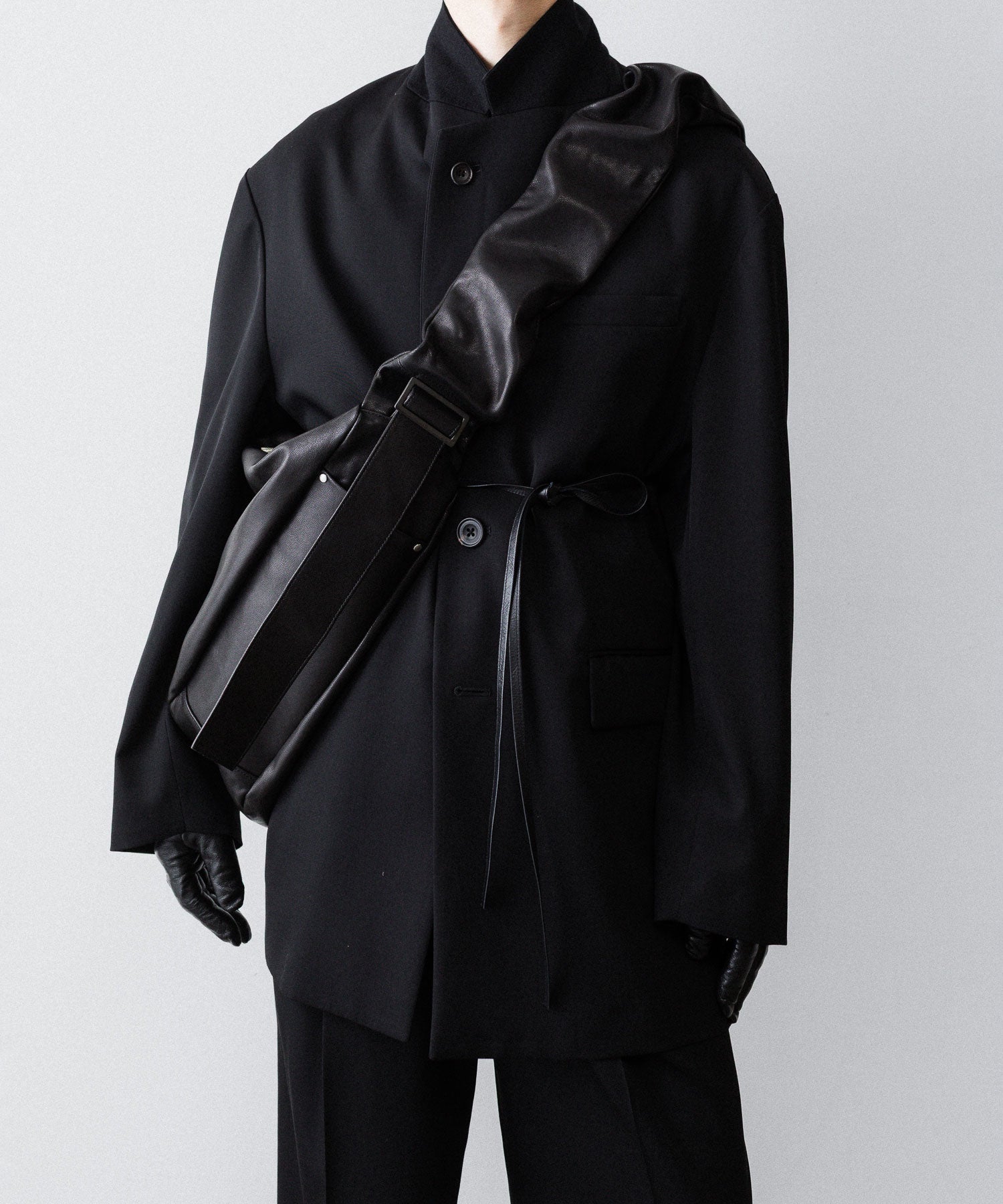 ssstein(シュタイン)のSHIRRING HANDLE LEATHER SHOULDER BAG - BLACKの公式通販サイトsession福岡セレクトショップ