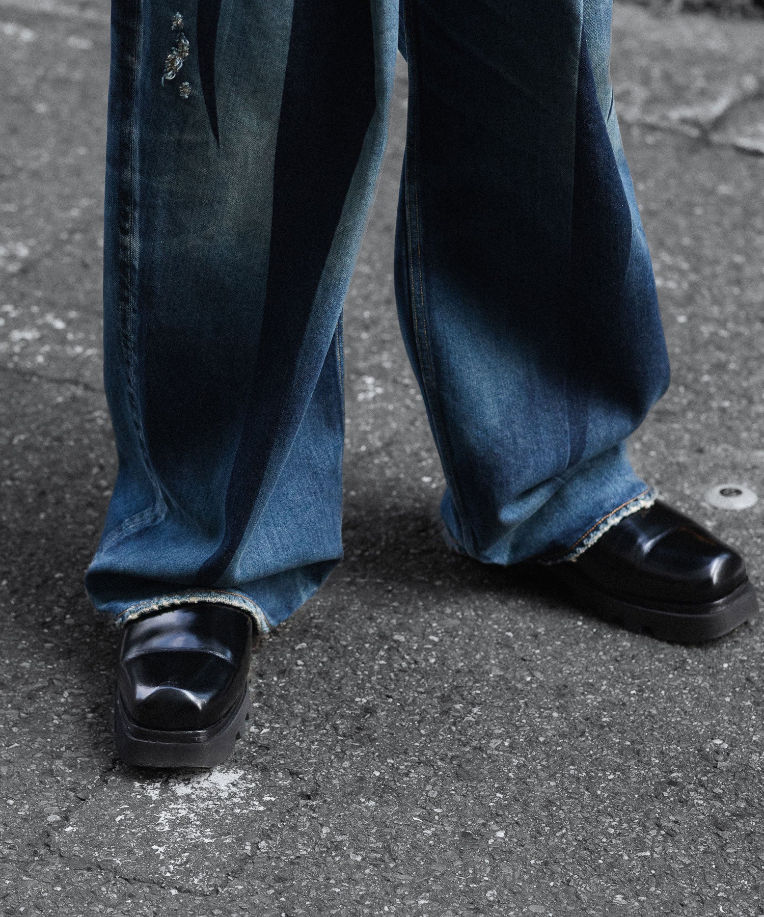 SUBLATIONS サブレーションズの2TUCK WIDE DENIM PANTS "ENTASIS MK-Ⅱ"のUSED INDIGO 公式通販サイトsession福岡セレクトショップ
