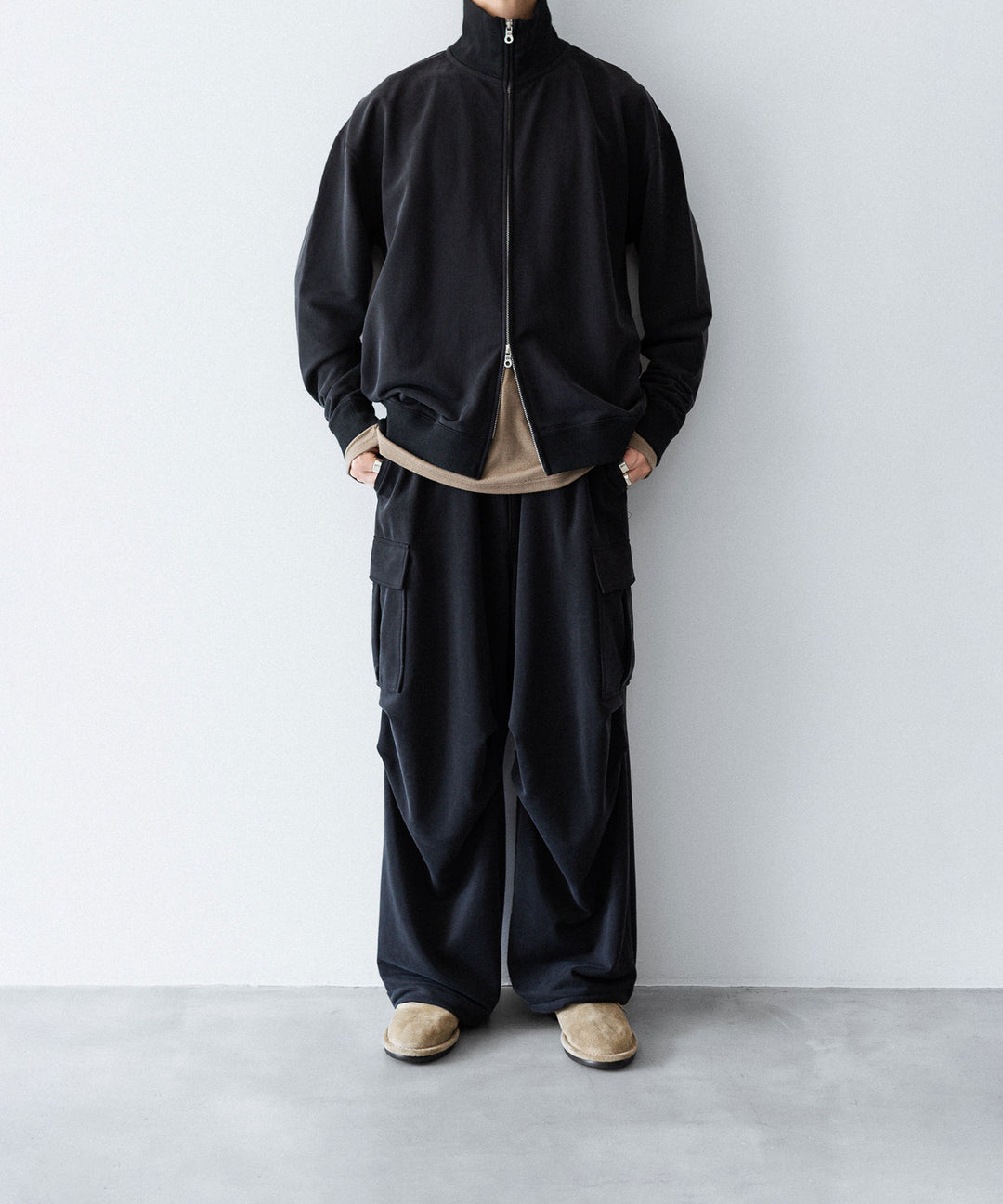 【KANEMASA PHIL.】28G CUPRO OVER CARGO PANTS - BLACK