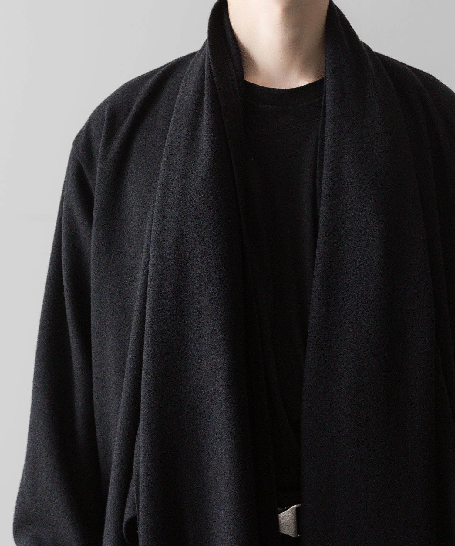 UJOH(ウジョー)のSTOLE COLLAR COAT - BLACKの公式通販サイトsession福岡セレクトショップ