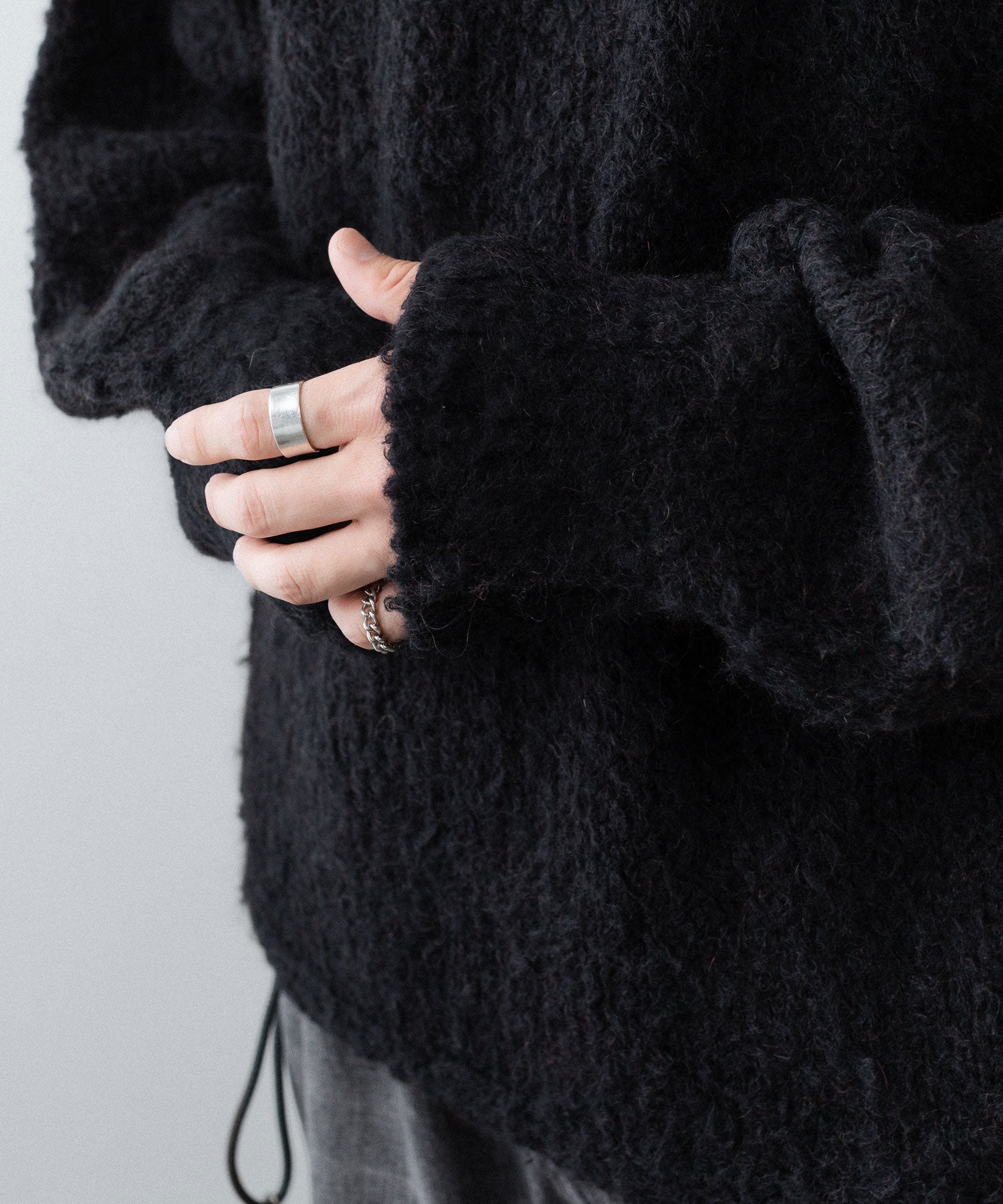 【ANTHEM A】MIX FUR MOLE KNIT CREWNECK - BLACK