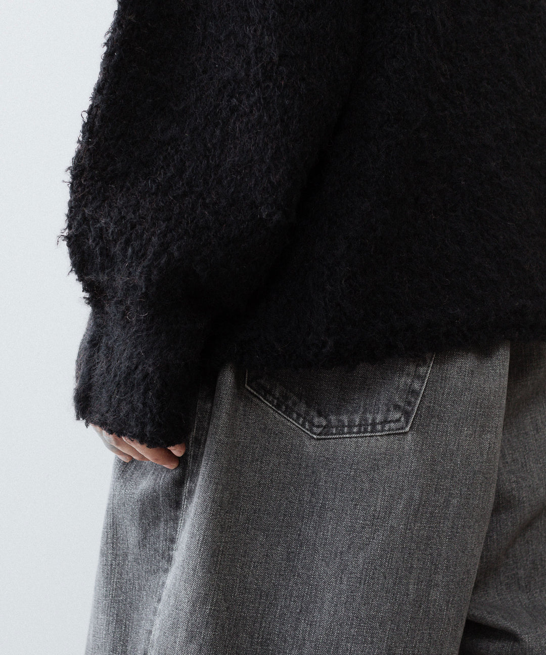 【ANTHEM A】MIX FUR MOLE KNIT CREWNECK - BLACK