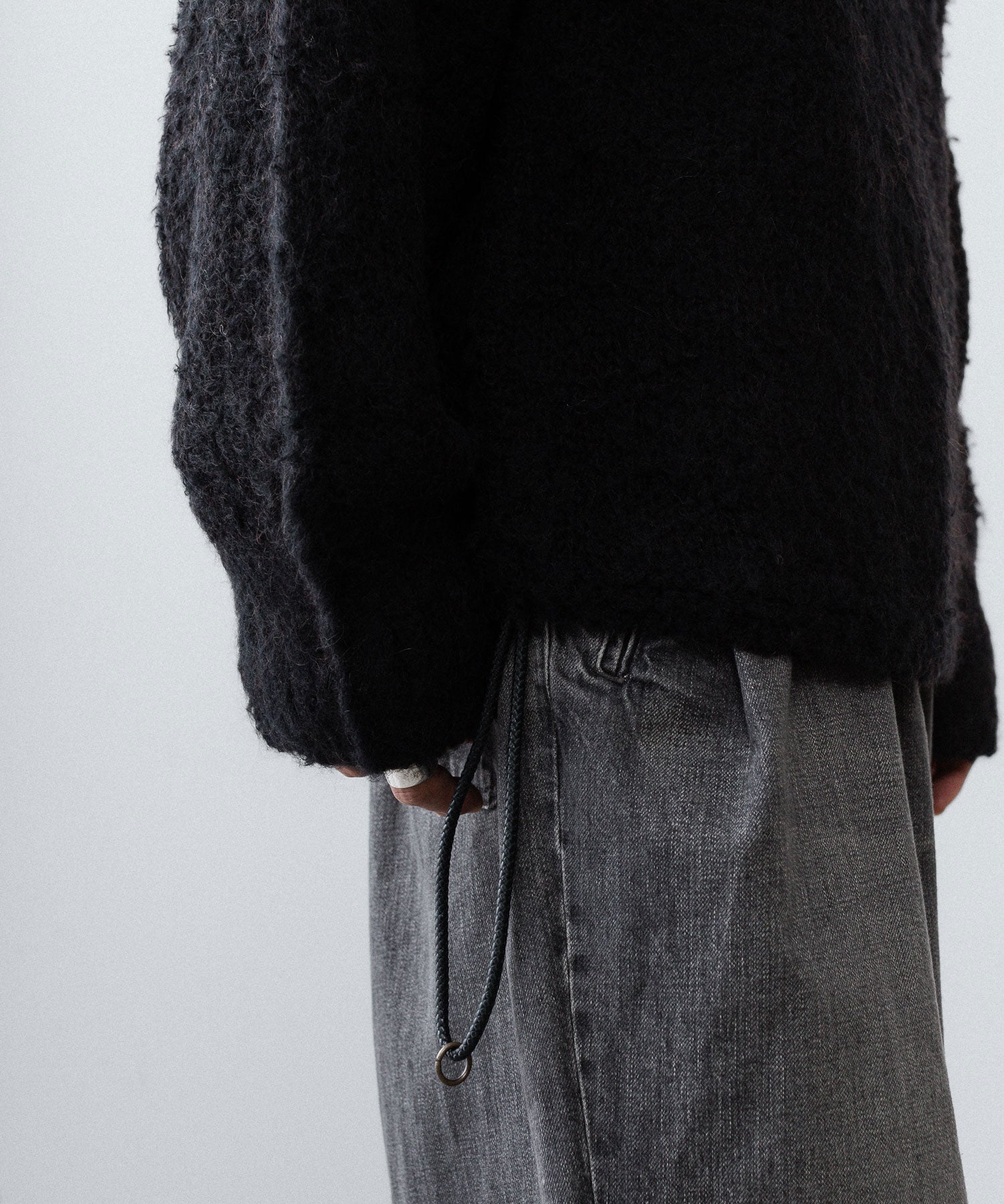 【ANTHEM A】MIX FUR MOLE KNIT CREWNECK - BLACK