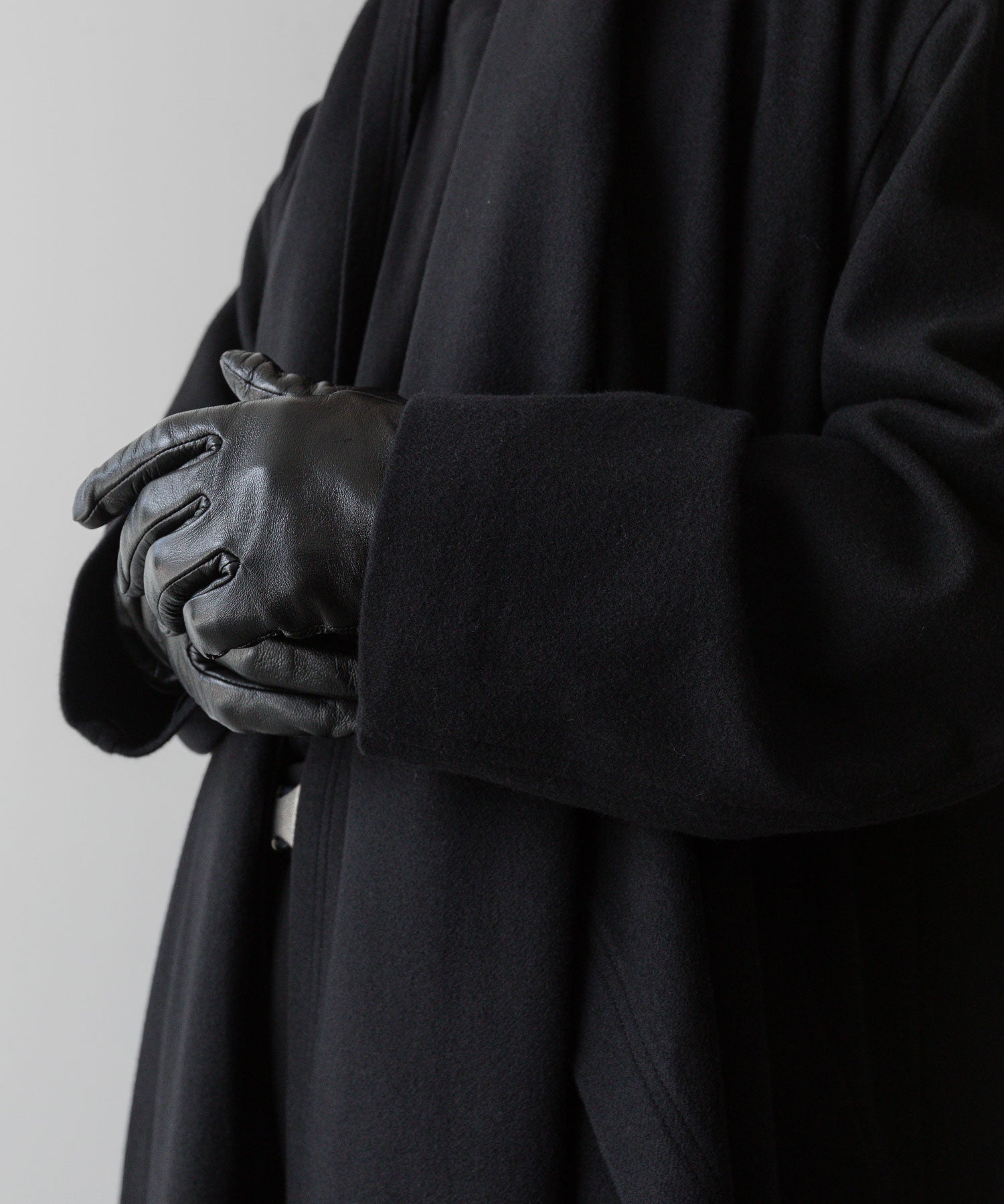 UJOH(ウジョー)のSTOLE COLLAR COAT - BLACKの公式通販サイトsession福岡セレクトショップ