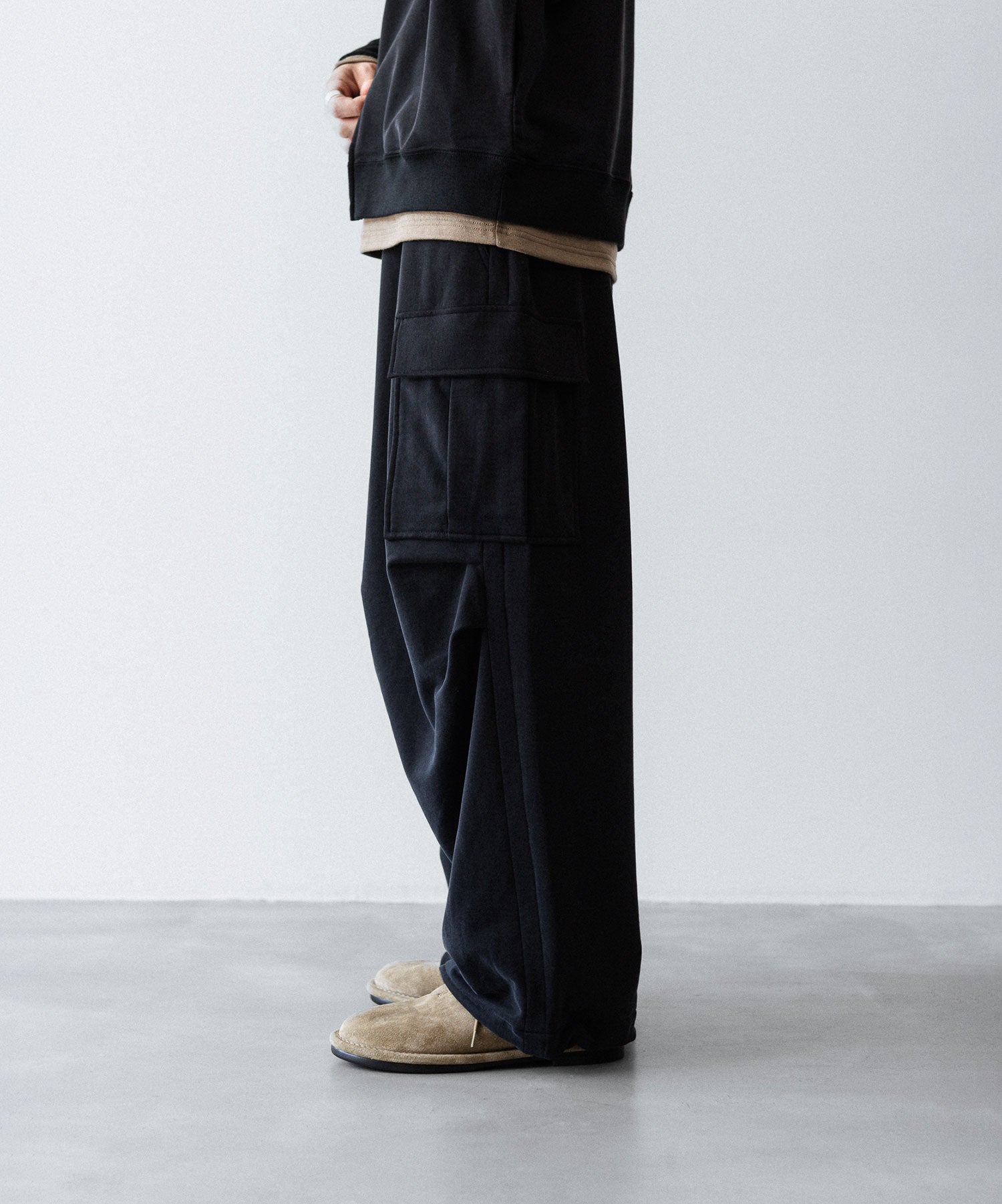 【KANEMASA PHIL.】28G CUPRO OVER CARGO PANTS - BLACK