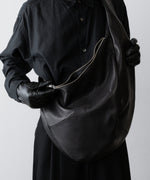 画像をギャラリービューアに読み込む, ssstein(シュタイン)のTWIST SHOULDER BAG - BLACKの公式通販サイトsession福岡セレクトショップ
