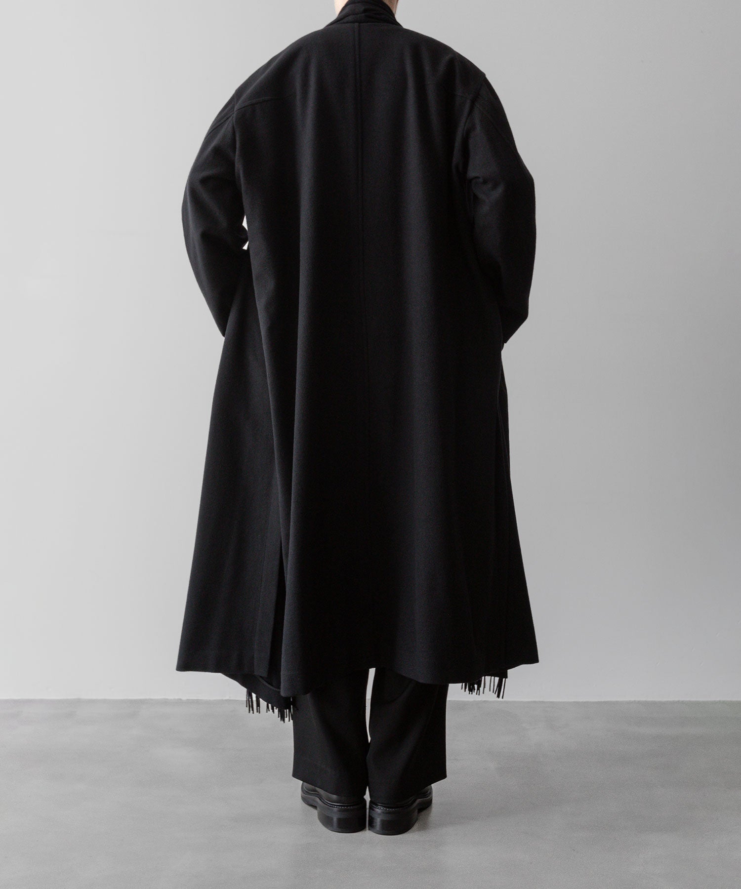 UJOH(ウジョー)のSTOLE COLLAR COAT - BLACKの公式通販サイトsession福岡セレクトショップ