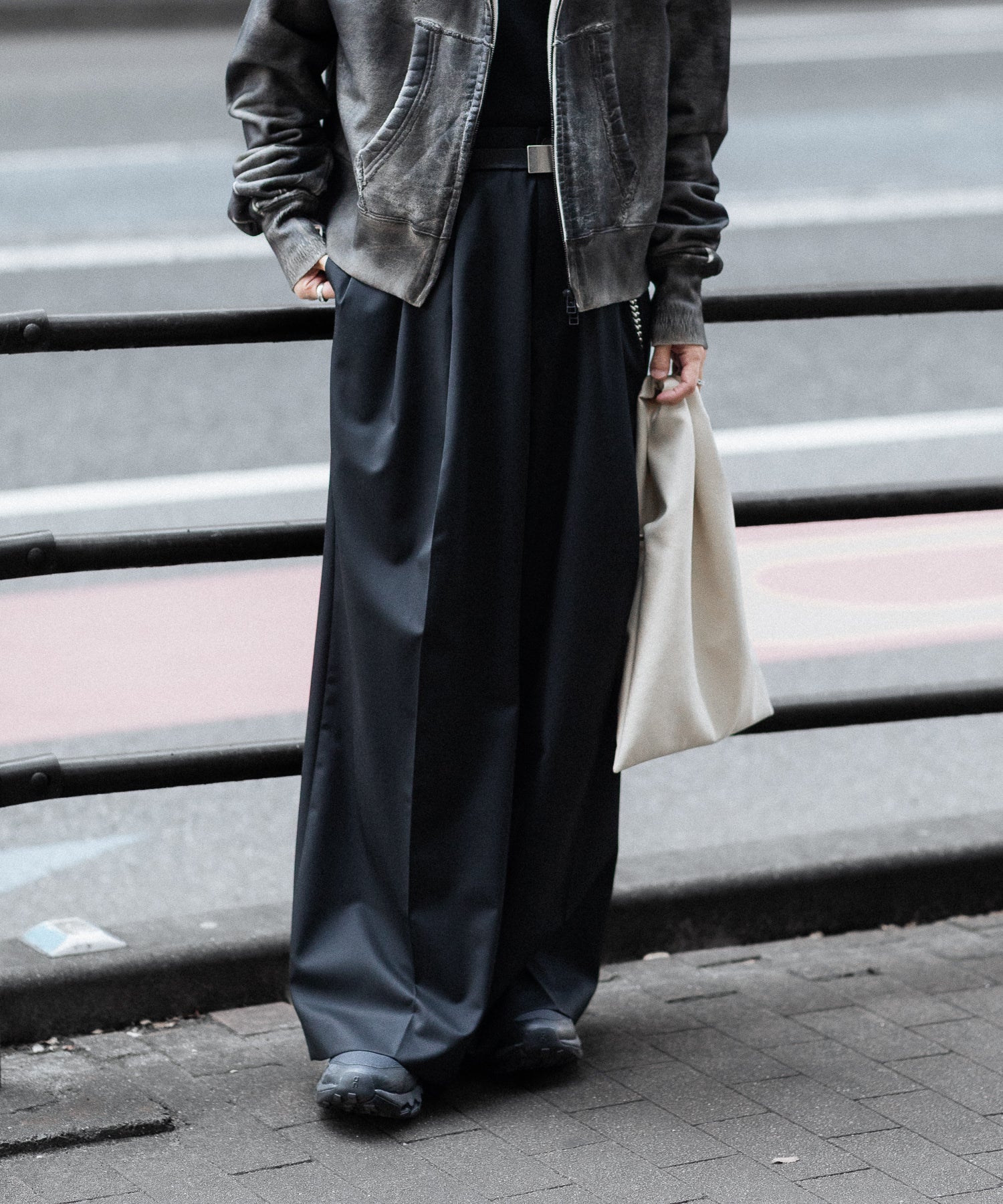 【SUBLATIONS】SUPER140 3TUCK BAGGY TROUSERS - BLACK