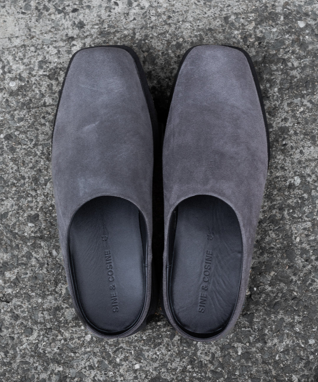 【 SINE &amp; COSINE 】HANNES / MULE VIBRAM TWEETY - SUEDE DARK GREY