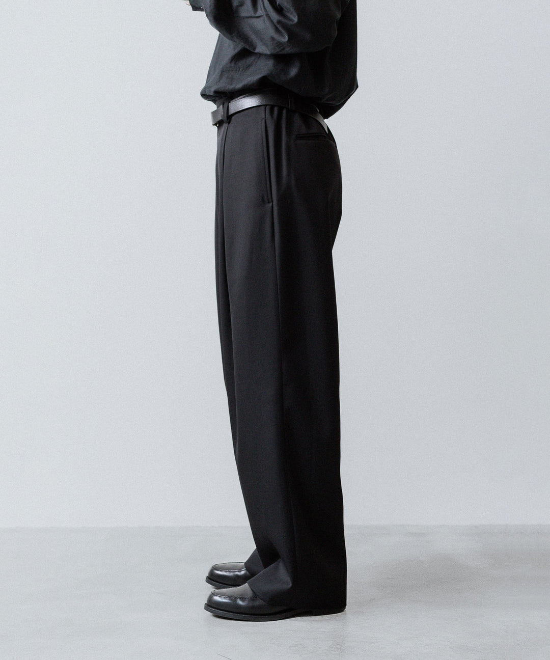 ssstein(シュタイン)のEASY WIDE TROUSERS (2/90 WOOL GABARDINE) - BLACKの公式通販サイトsession福岡セレクトショップ
