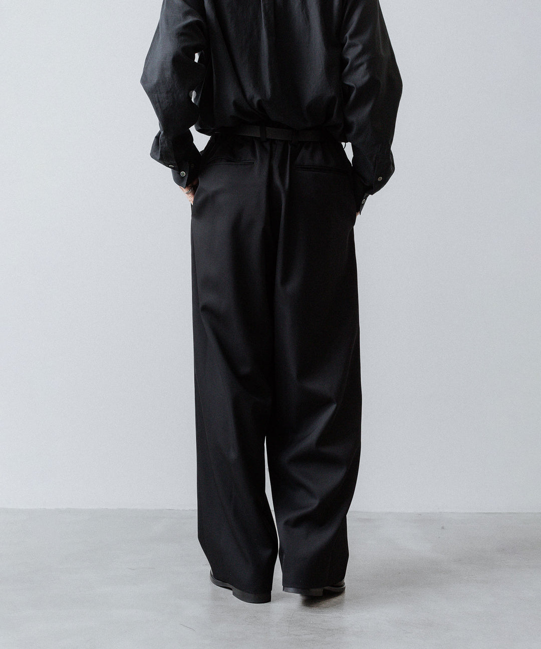 ssstein(シュタイン)のEASY WIDE TROUSERS (2/90 WOOL GABARDINE) - BLACKの公式通販サイトsession福岡セレクトショップ